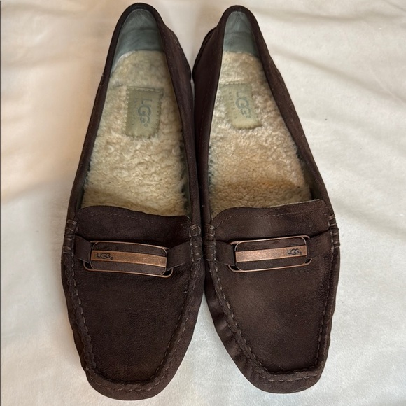UGG Australia Women's Brown Loafers Size 9 Pre-Owed Slip on Cozy - Picture 1 of 10